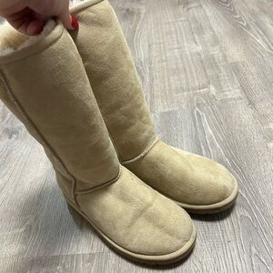 Tall tan Ugg boots